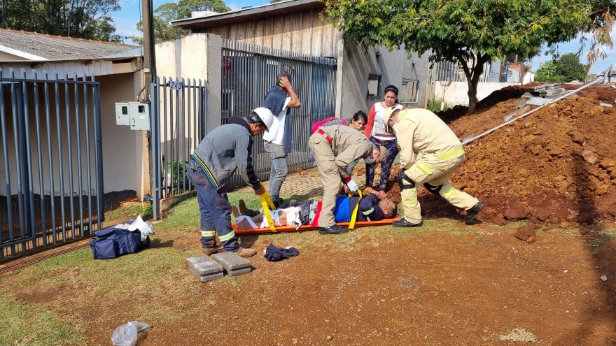 Trabalhador tem fratura na perna após ser atingido por pallet com pavers