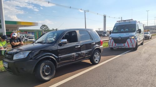 Caminhão e Ford Ecosport se envolvem em acidente na BR-277, em Cascavel Imagem referente a Caminhão e Ford Ecosport se envolvem em acidente na BR-277, em Cascavel