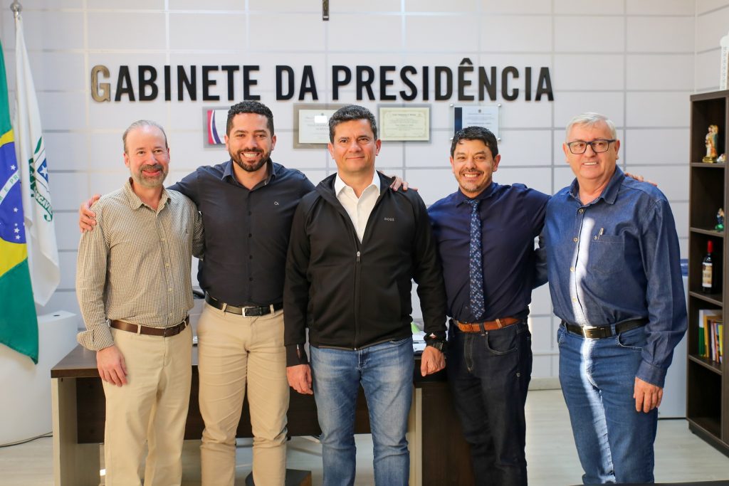 Sergio Moro estreita laços com vereadores: “Estou à disposição para atendê-los”