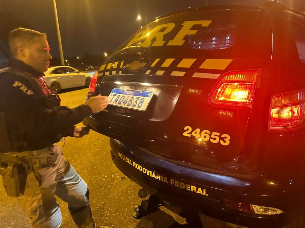 Homem acusado por homicídio em Minas Gerais é preso pela PRF em Curitiba