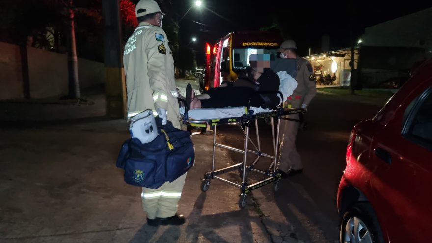Mulher sofre torção no tornozelo após cair em calçada na Rua Potiguaras