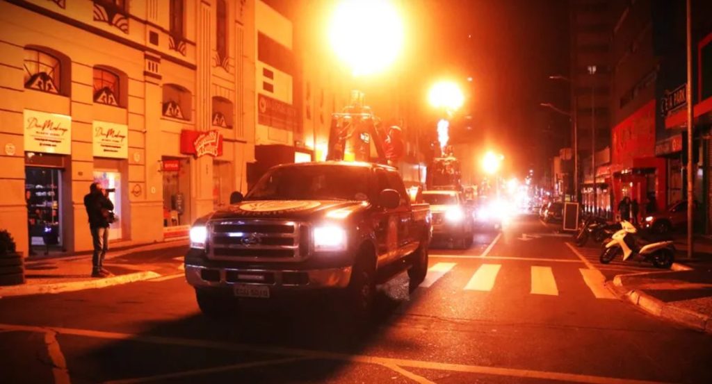 Mad Max no Paraná? Festival traz carros e muito fogo em avenida