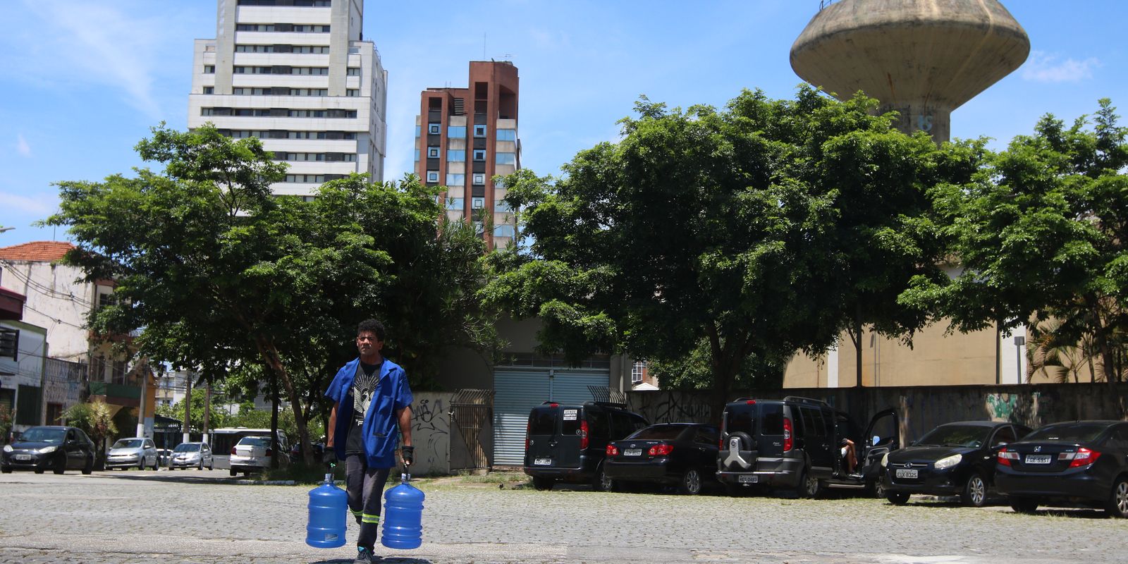 Após privatização, Sabesp registra mais receita, demissão e vazamentos