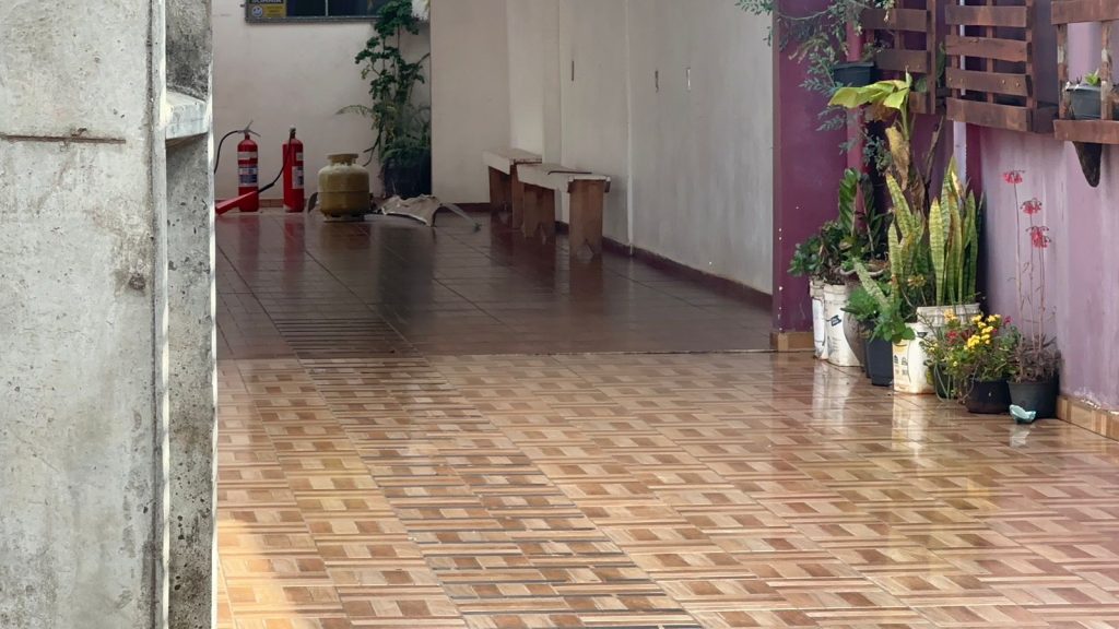 Corpo de Bombeiros é acionado para controlar incêndio no Brasmadeira