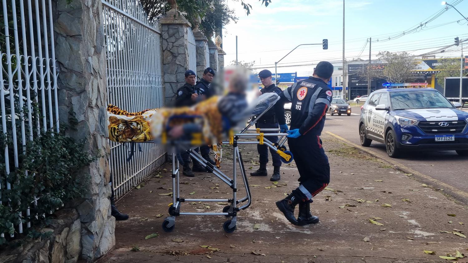 Idoso de 74 anos é atendido pelo SAMU depois de delírios e agressividade