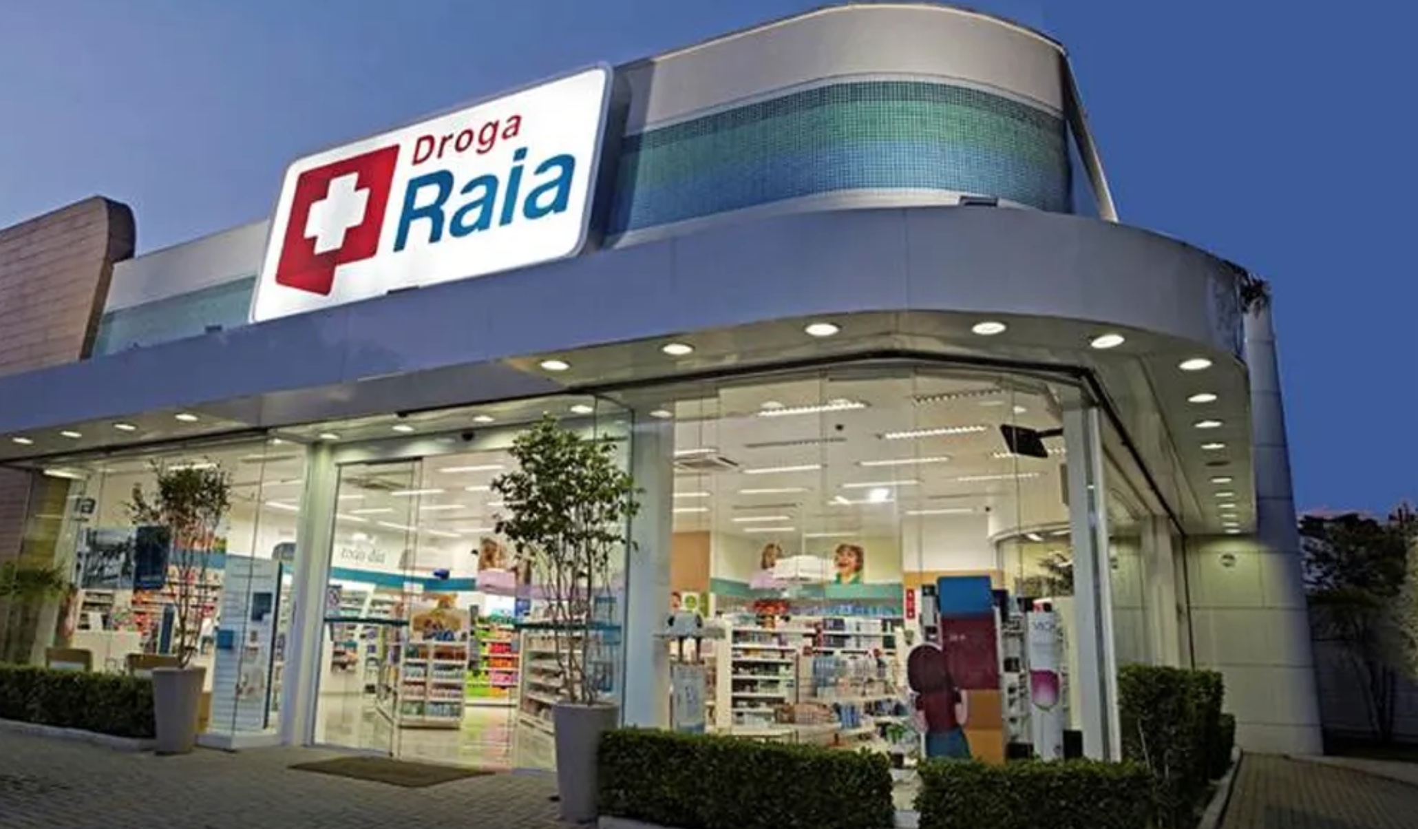 Raia Drogasil é condenada após cancelar pedido de remédio e atrasar reembolso em compra online feita em Cascavel