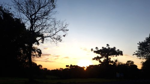 Chuva marca a madrugada em Cascavel e semana deve ter temperaturas baixas Imagem referente a Chuva marca a madrugada em Cascavel e semana deve ter temperaturas baixas