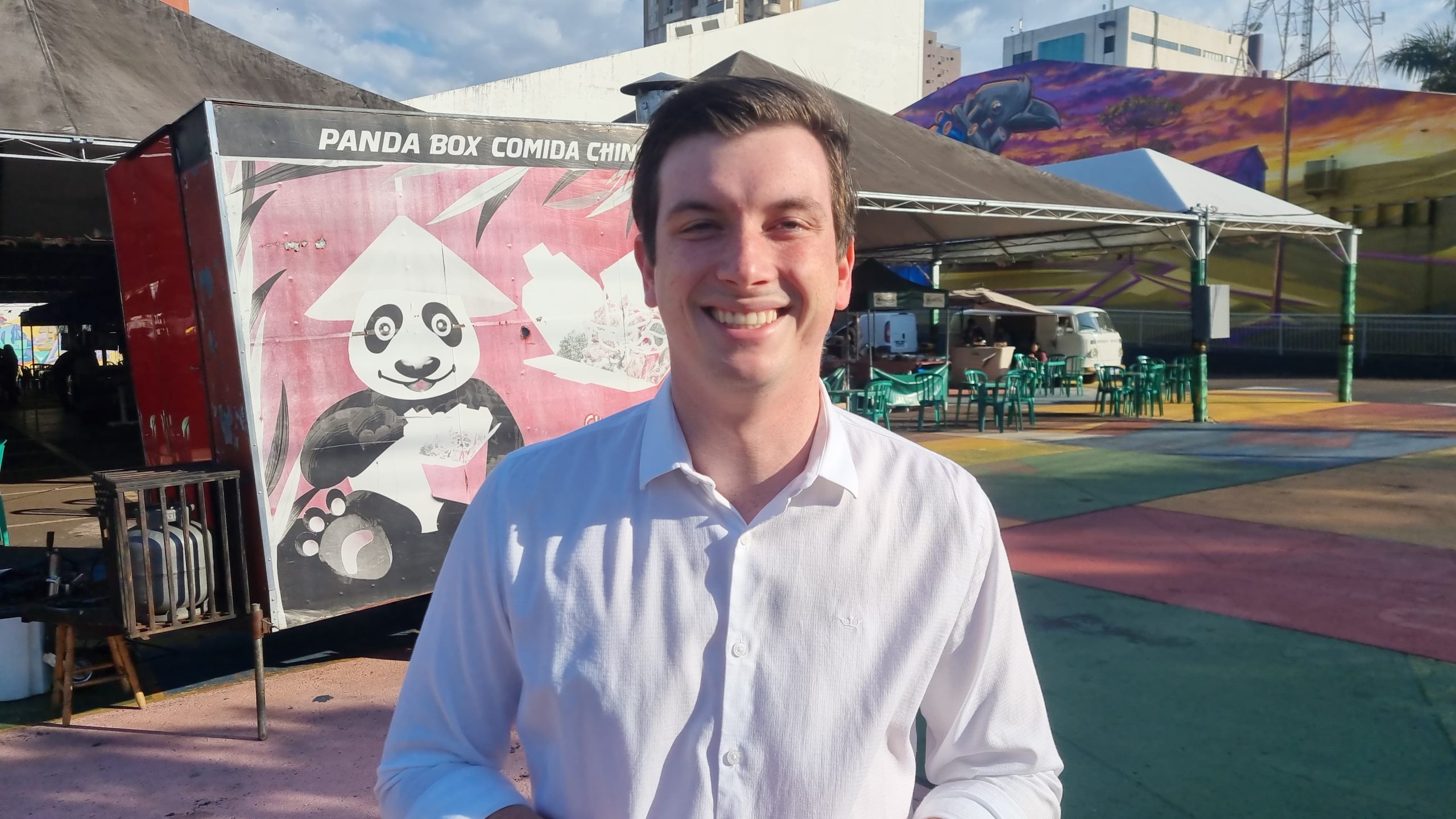 Feira do Teatro recebe visita de Henrique Mecabô, em seu último dia como prefeito interino