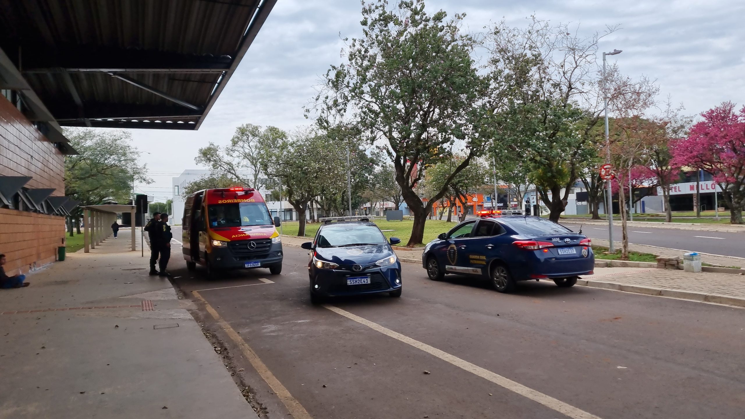 Moradora de rua é agredida e leva facada na cabeça durante discussão com mulher Moradora de rua é agredida e leva facada na cabeça durante discussão com mulher