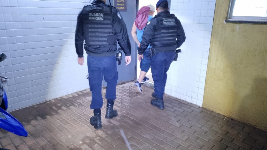 Homem é preso pela Guarda Municipal por violência doméstica no Jardim Presidente, em Cascavel