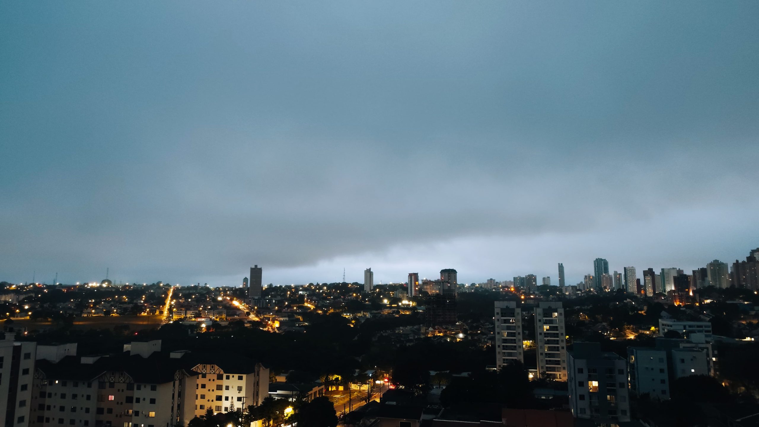 Com tempo abafado, Cascavel tem alerta de temporal para esta terça-feira (30) Com tempo abafado, Cascavel tem alerta de temporal para esta terça-feira (30)