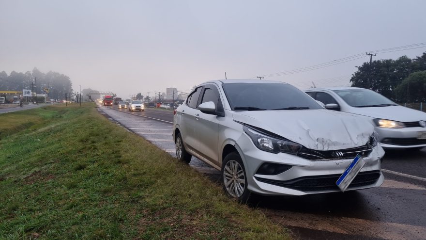 Engavetamento com três veículos é registrado na BR-277, em Cascavel