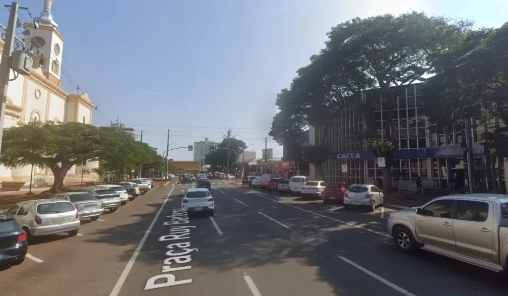 Idosa desiste de fazer saque de dinheiro e é assaltada por casal