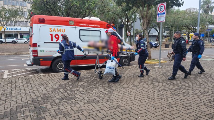 Mulher em surto causa tumulto na Caixa e mobiliza Samu e GM
