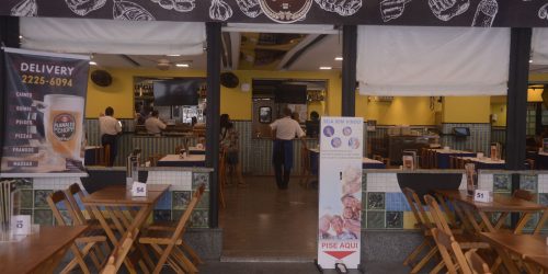 Tarifaço dos EUA pode encarecer alimentação em bares e restaurantes Imagem referente a Tarifaço dos EUA pode encarecer alimentação em bares e restaurantes