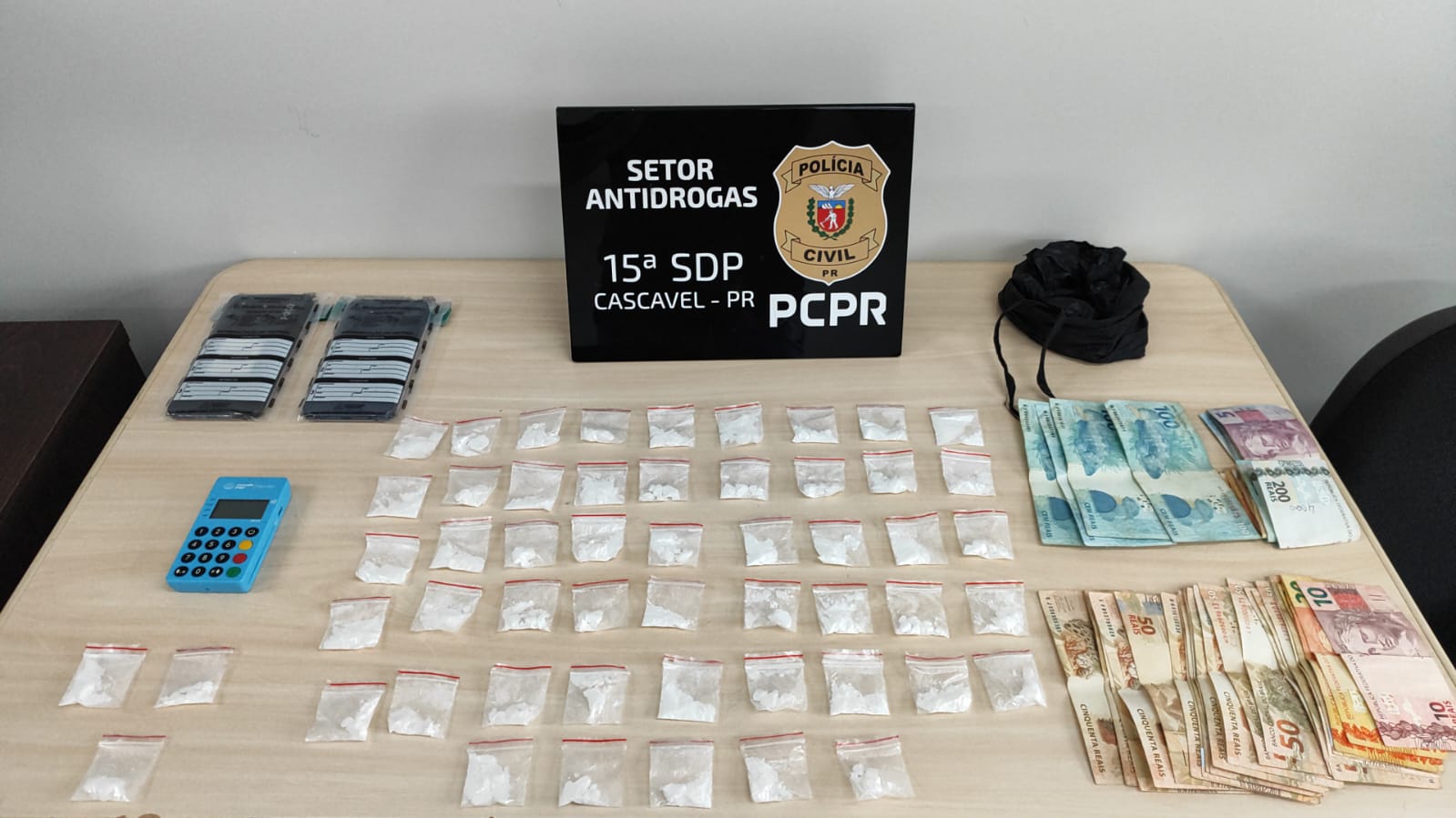 Traficante delivery é preso com cocaína e R$ 2 mil perto do Estádio Olímpico Traficante delivery é preso com cocaína e R$ 2 mil perto do Estádio Olímpico