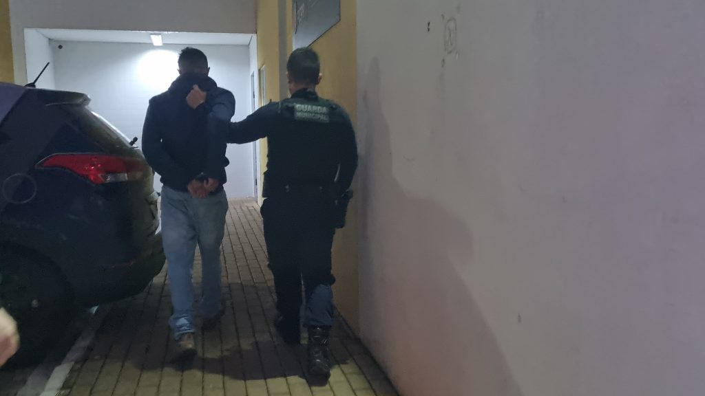 Guarda Municipal detém homem que descumpriu ordem judicial em shopping Guarda Municipal detém homem que descumpriu ordem judicial em shopping