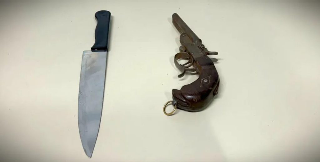 Após receber denúncia, guarda prende suspeito com arma e faca no Centro