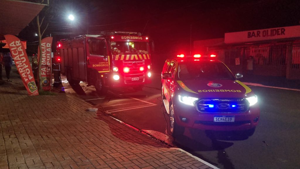 Incêndio em lanchonete causa danos materiais na Avenida Interlagos, em Cascavel