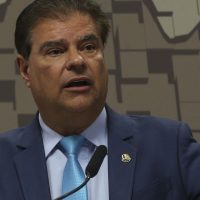 Imagem referente a Senadores brasileiros buscam diálogo sobre tarifas impostas por Trump