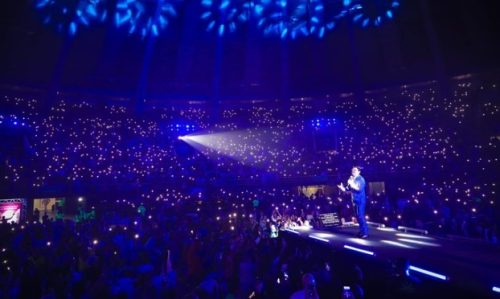 Imagem referente a Maracanãzinho lotado: milhares acompanham evento religioso com Padre Reginaldo Manzotti