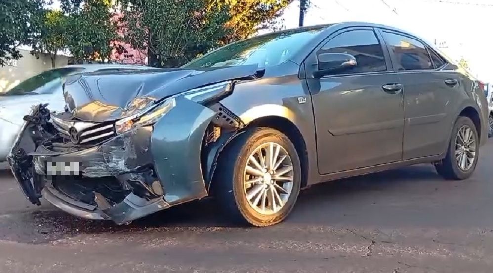 Dianteira de Corolla é destruída em acidente no Centro