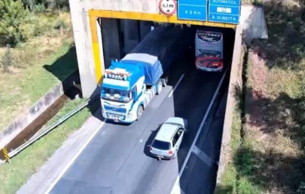 Flagra! Caminhoneiros bolivianos são presos por dirigir bêbados e na contramão da BR-277
