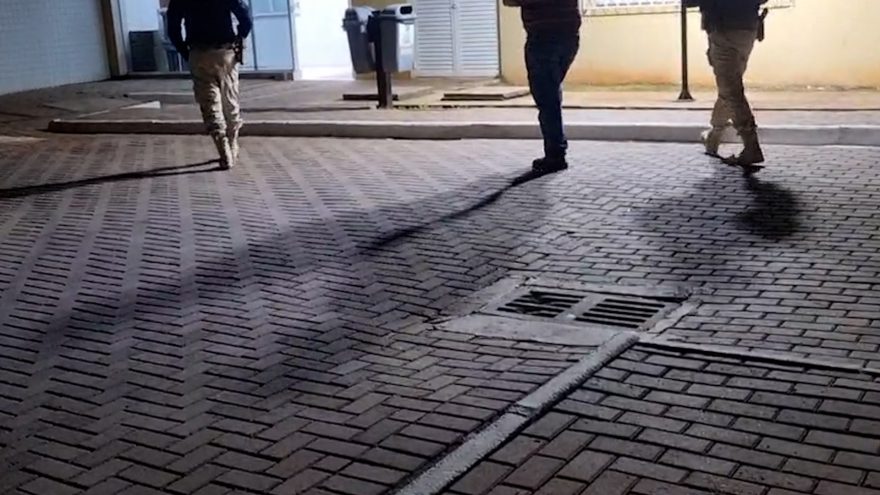 PRF flagra motorista alcoolizado após batida com bitrem na BR-369