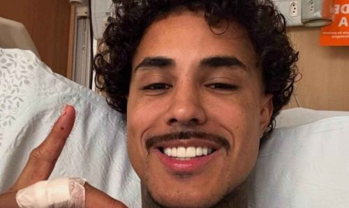 MC Livinho sofre acidente de trânsito e perfura o pulmão; cantor está na UTI Imagem referente a MC Livinho sofre acidente de trânsito e perfura o pulmão; cantor está na UTI