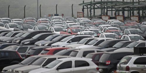 Montadoras tentam influenciar governo em disputa por mercado no Brasil