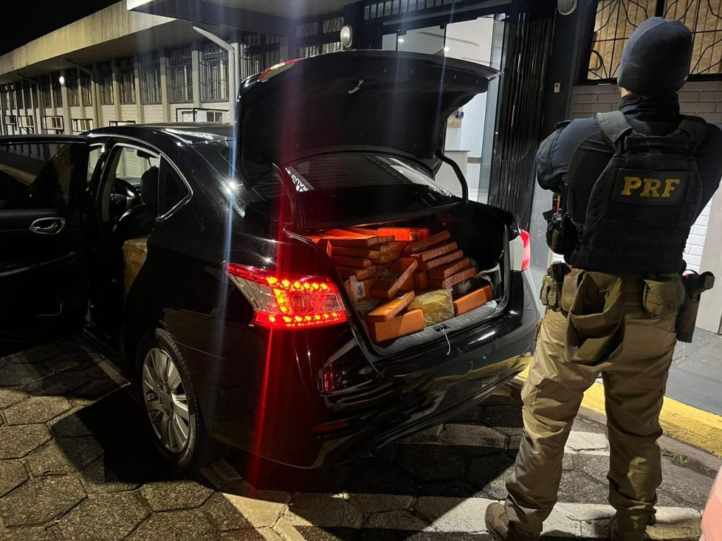 Quase meia tonelada de maconha é apreendida e veículo é recuperado em Guarapuava
