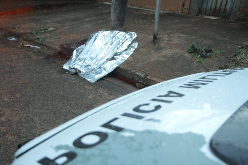 Briga entre moradores de rua termina em morte a facadas Briga entre moradores de rua termina em morte a facadas