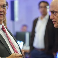 Imagem referente a Dino se solidariza e elogia Moraes, alvo de novas sanções dos EUA
