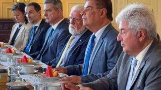 Comitiva de senadores diz que abriu diálogo com autoridades dos EUA