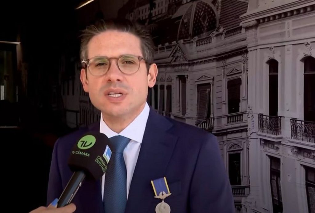 Câmara promete isenção do IR para quem ganha até R$ 5 mil já em 2025 Câmara promete isenção do IR para quem ganha até R$ 5 mil já em 2025