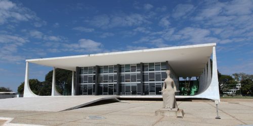 STF fará defesa de Moraes em sessão de retorno do recesso Imagem referente a STF fará defesa de Moraes em sessão de retorno do recesso