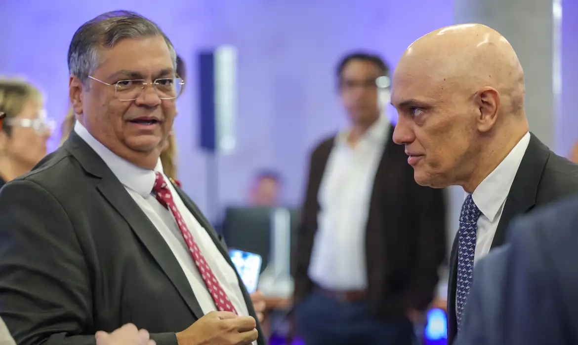 "Está apenas fazendo o seu trabalho", afirma Flávio Dino após Moraes ser sancionado na Lei Magnitsky
