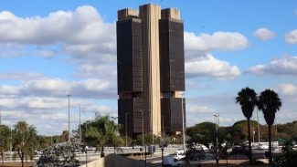 Copom mantém juros básicos da economia em 15% ao ano