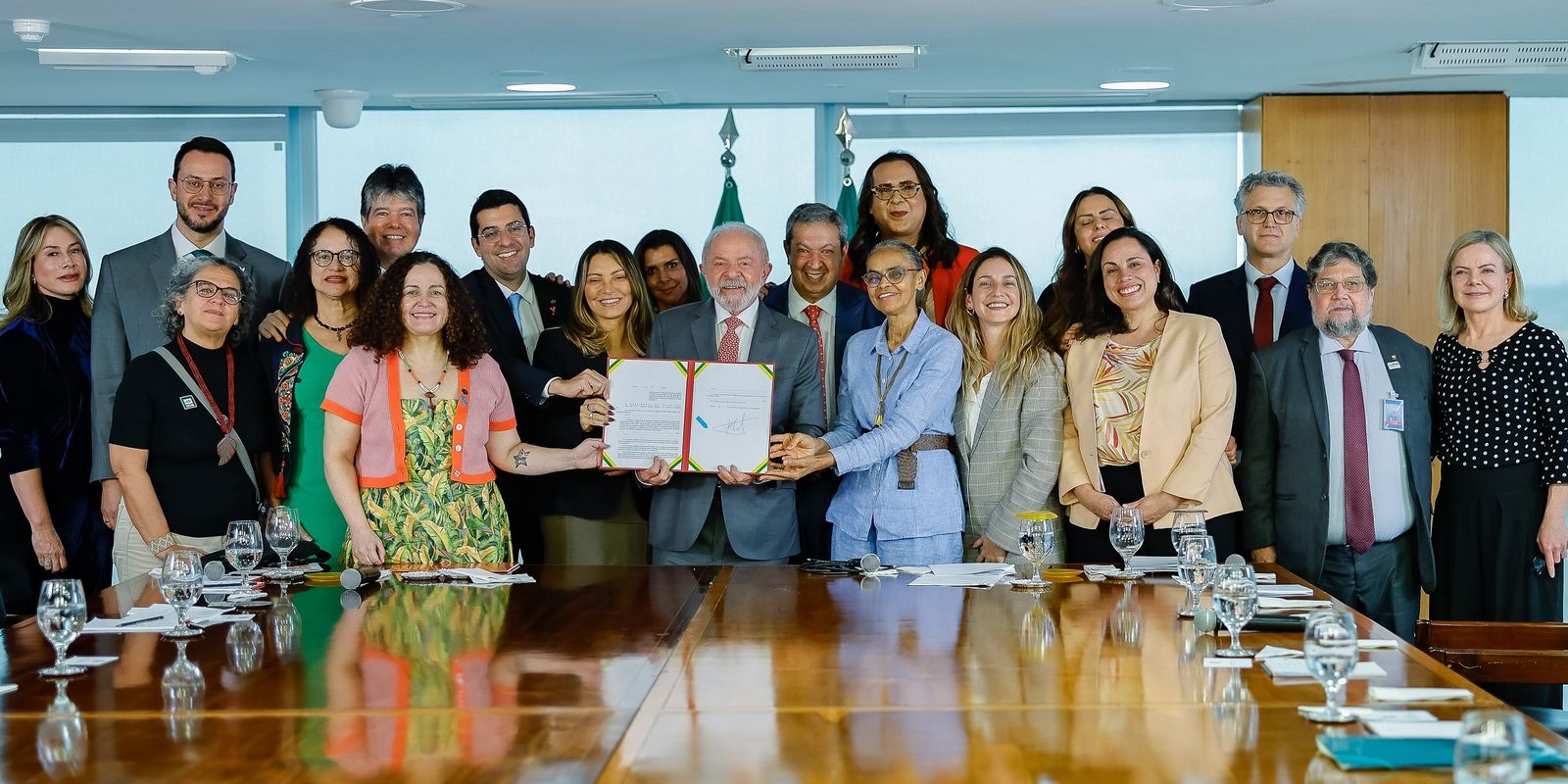 Lula sanciona lei que proíbe uso de animais em testes cosméticos Lula sanciona lei que proíbe uso de animais em testes cosméticos