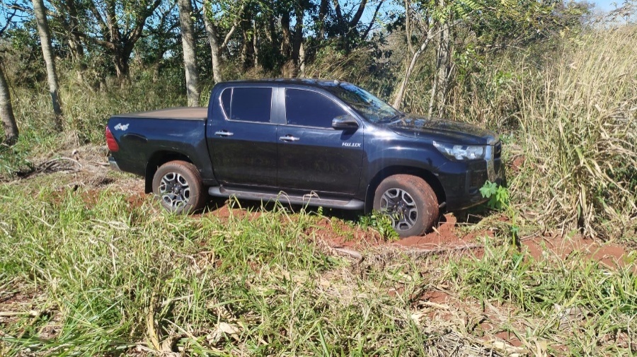 Hilux furtada em Toledo é localizada na área rural de Guaíra