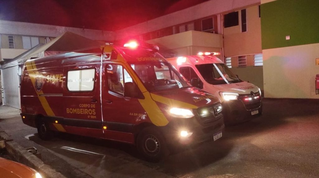 Irmãos despencam de bicicleta em ladeira e são internados em estado grave