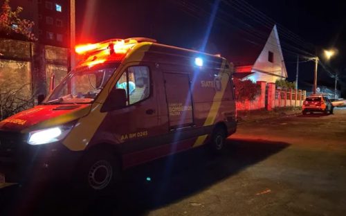 Imagem referente a Pancadaria! Briga entre vizinhos termina com Siate e Polícia Militar acionados e homem hospitalizado
