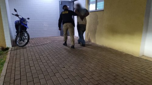 Rapaz de 34 anos é preso após agredir esposa no Bairro Bela Vista em Cascavel Imagem referente a Rapaz de 34 anos é preso após agredir esposa no Bairro Bela Vista em Cascavel