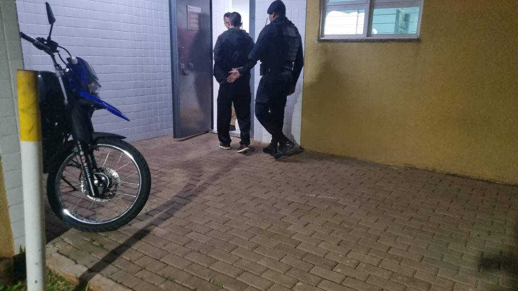 Homem de 39 anos é detido após ameaçar mulher em estabelecimento no Centro