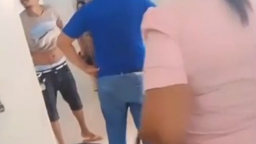 “Tira essa p**** da minha bunda”; Homem procura UPA com cenoura presa em lugar inusitado Imagem referente a “Tira essa p**** da minha bunda”; Homem procura UPA com cenoura presa em lugar inusitado