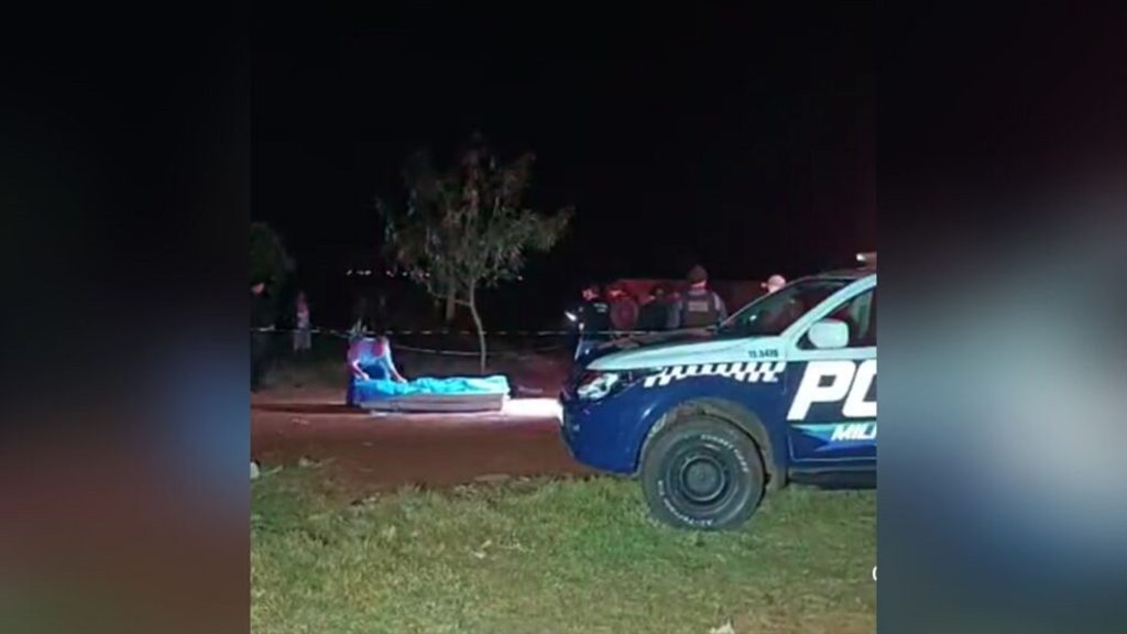 Adolescente decapita padrasto e diz à polícia: “Mataria 100 vezes!” Adolescente decapita padrasto e diz à polícia: “Mataria 100 vezes!”