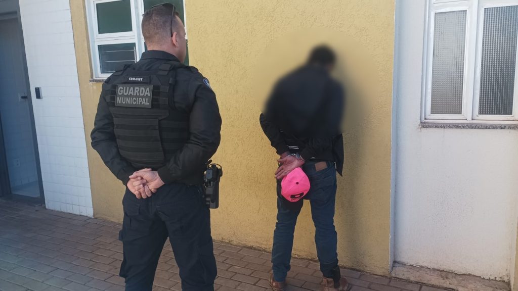 Monitorado causa confusão no Terminal Oeste e acaba detido pela Guarda Municipal Monitorado causa confusão no Terminal Oeste e acaba detido pela Guarda Municipal