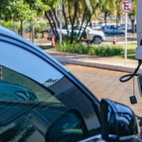 Montadoras apoiam decisão que limita importação de carros elétricos Imagem referente a Montadoras apoiam decisão que limita importação de carros elétricos
