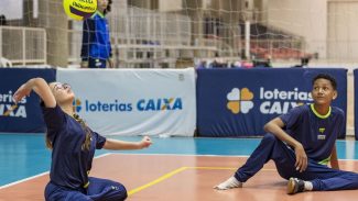 Gratuita, Escolinha Paralímpica leva esporte a jovens com deficiência