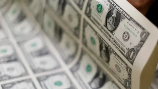 Dólar fecha acima de R$ 5,60 por primeira vez em quase dois meses